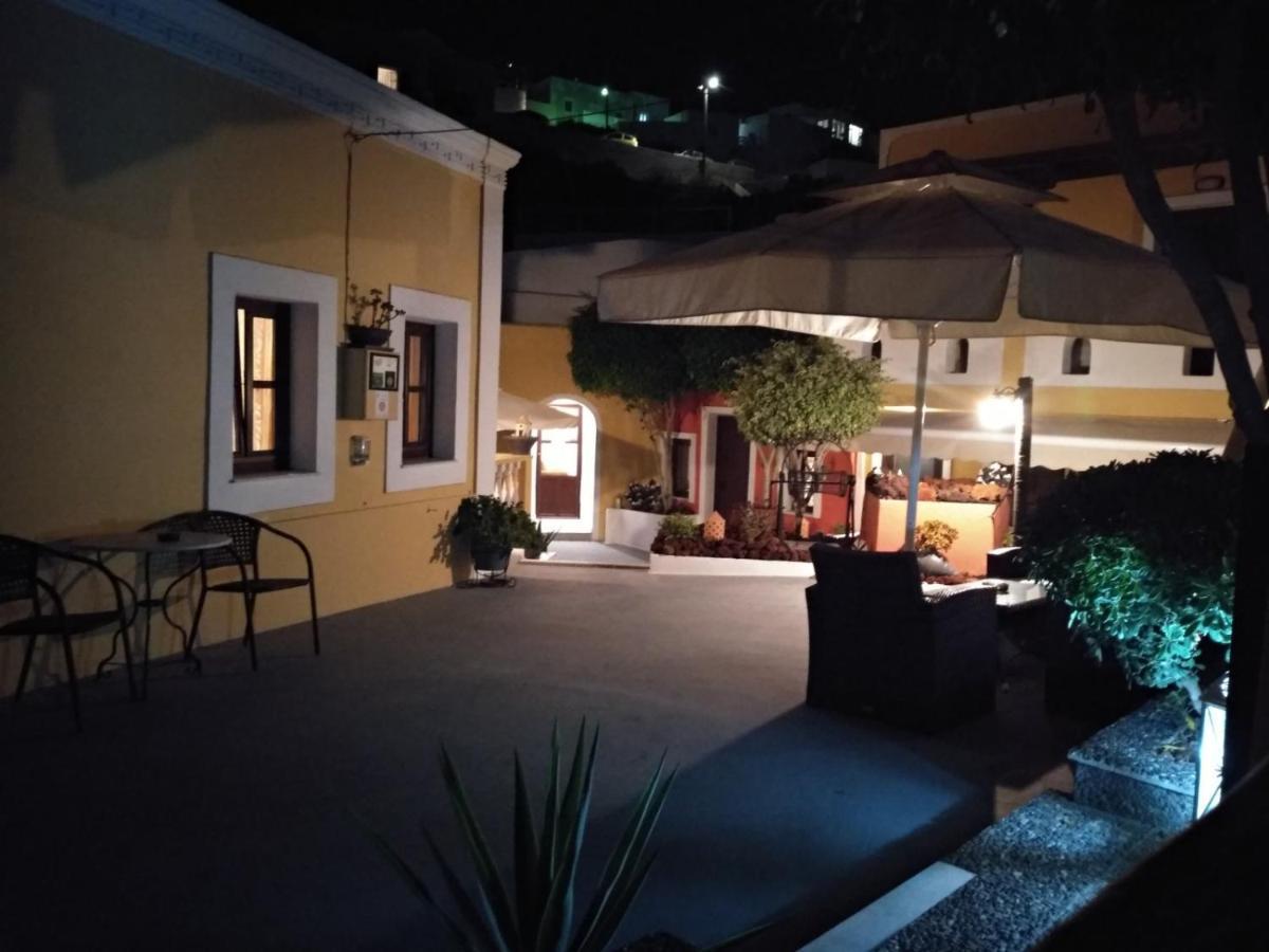 Pansion Zaharoula Fira (Santorini) Exterior foto